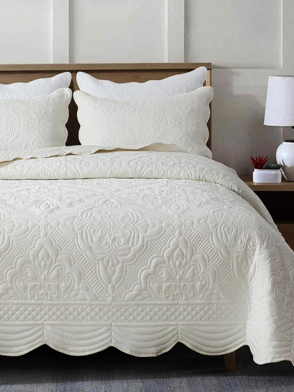 Embroidered Quilt Set Queen Size - 3 Pieces, Washed Lightweight Coverlet with Sc
